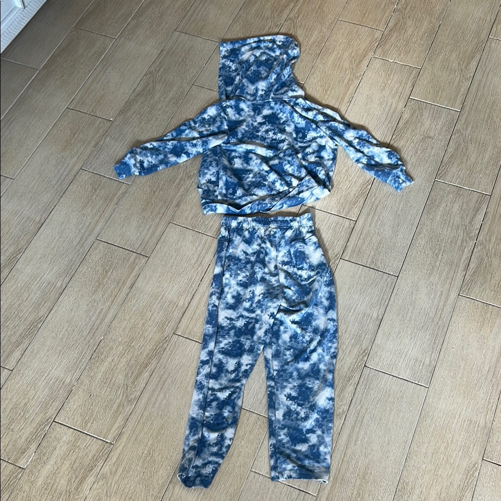 YMI Blue and White Tie-Dye Matching Set - Picture 6 of 9
